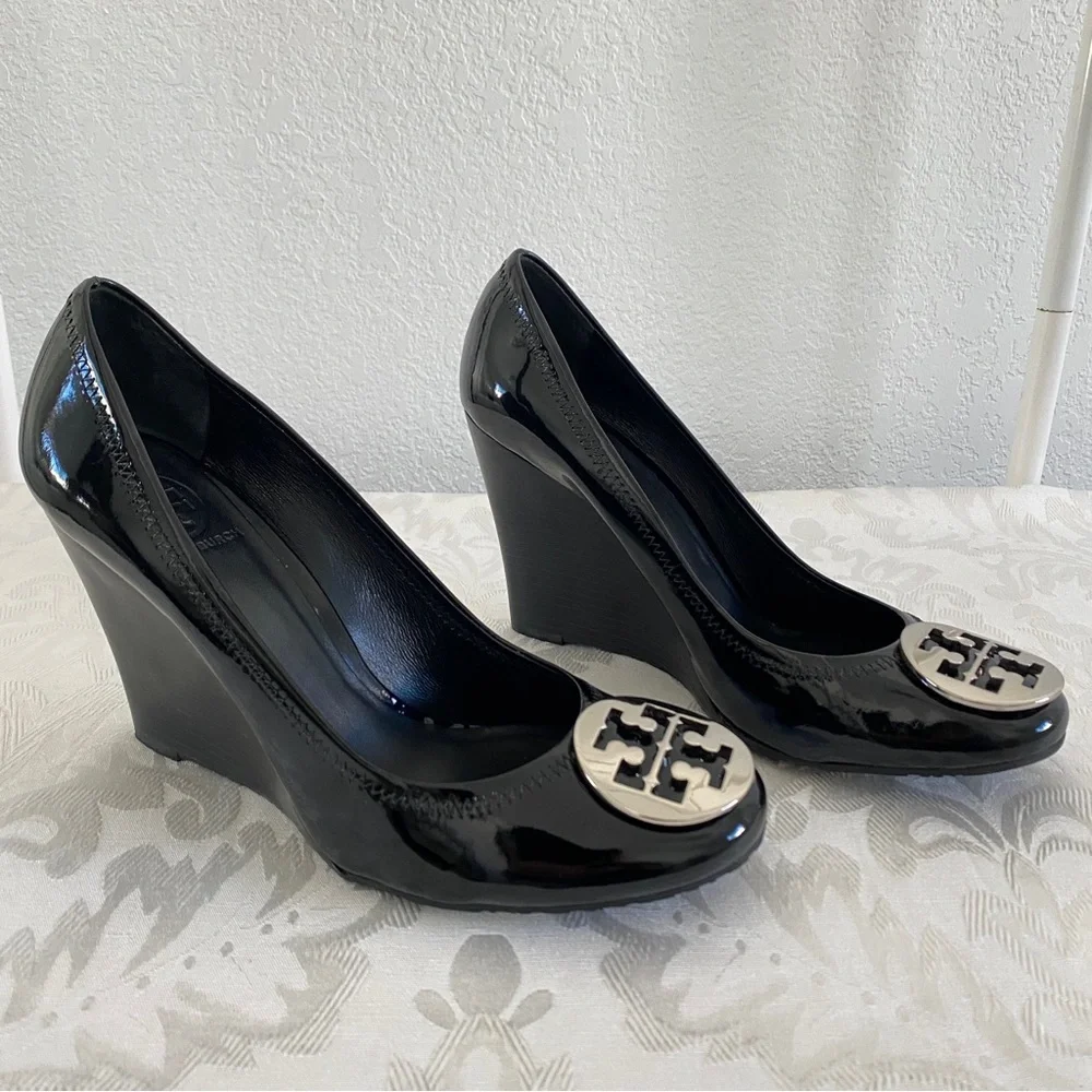 Tory Burch Black patent leather wedge Pumps